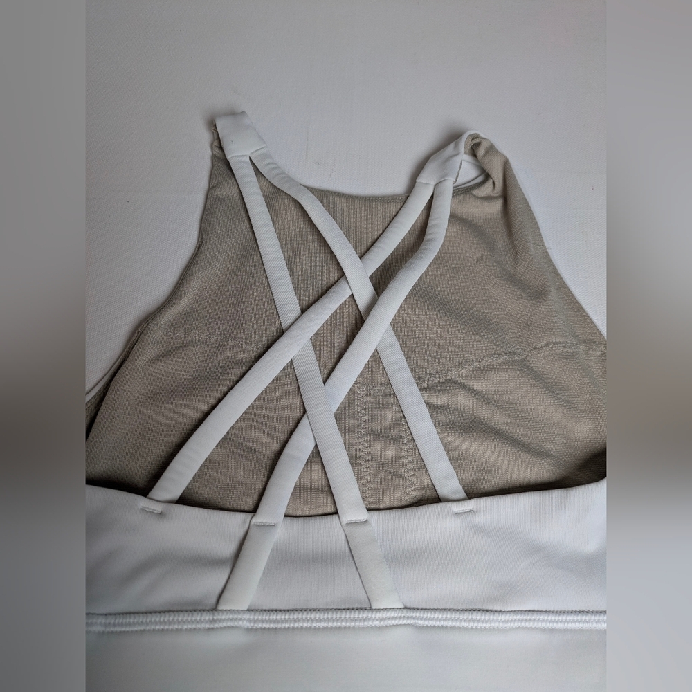 Lululemon Energy Bra White Luxtreme Mesh Workout Run Yoga Size 4 euc - Picture 5 of 10